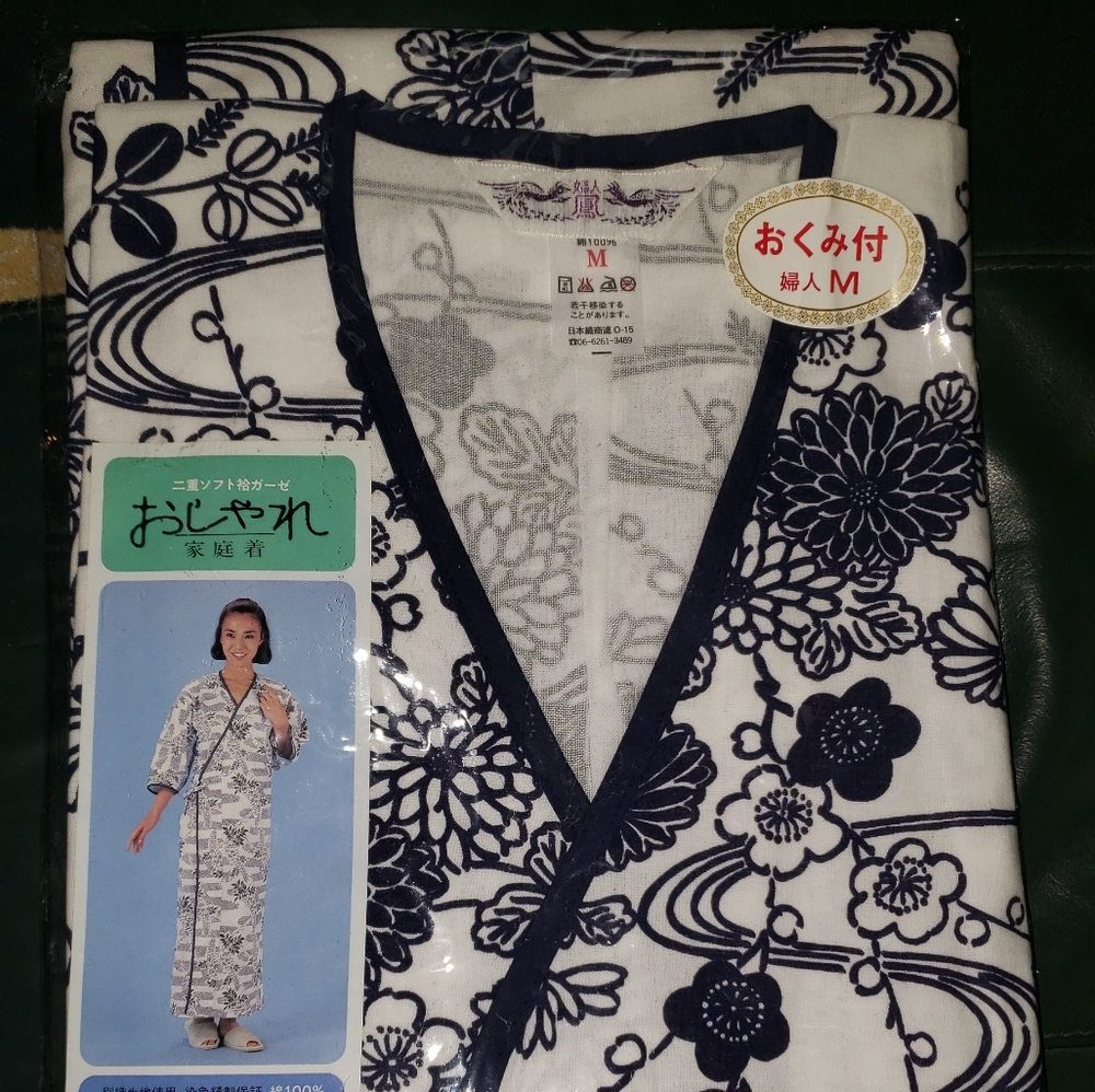 Womens Traditional Japanese Kimono Robe Night Gown Navy Blue White Flower Medium